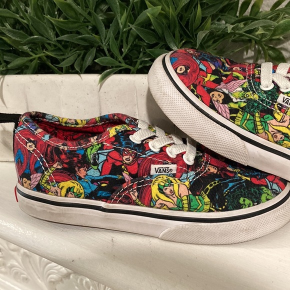 Vans x Marvel Authentic Marvel skate shoe. Toddler size 9. - Picture 2 of 6
